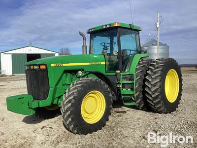 1995 John Deere 8200 MFWD Tractor