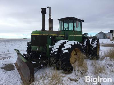 1981 John Deere 8640 4WD Tractor w/Blade