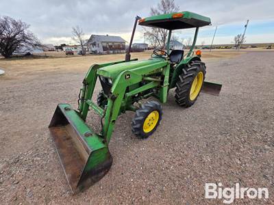 1984 John Deere 950 MFWD Tractor w/Loader Bucket
