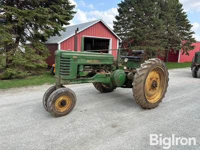 1949 John Deere B 2WD Tractor