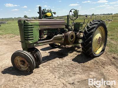 1949 John Deere B 2WD Tractor