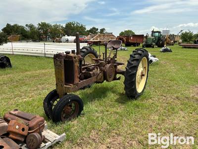 John Deere B Antique 2WD Tractor