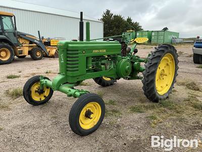 1945 John Deere B 2WD Bull Nose Wide Front Tractor