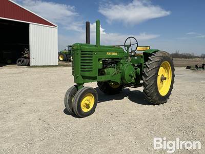 1952 John Deere G 2WD Tractor
