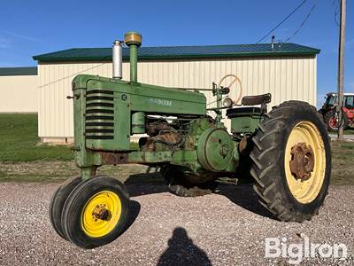 1950 John Deere G 2WD Tractor
