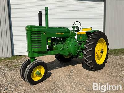 1952 John Deere G 2WD Tractor