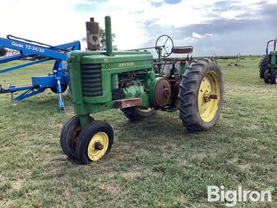 1952 John Deere G 2WD Tractor