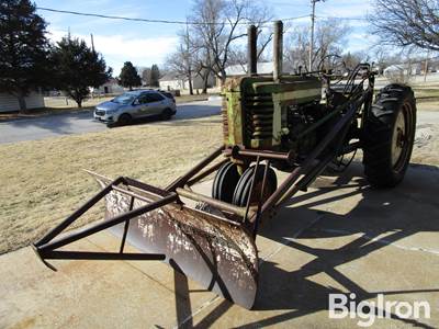 1947 John Deere GM 2WD Tractor w/Loader