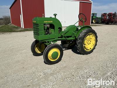 John Deere LA 2WD Tractor