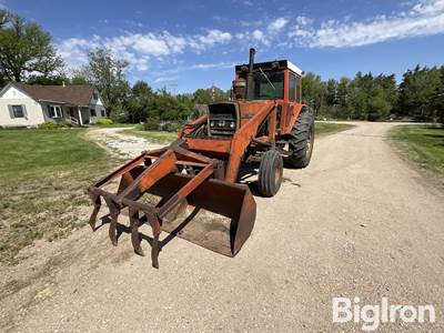 Massey Ferguson 1135 2WD Tractor w/Loader