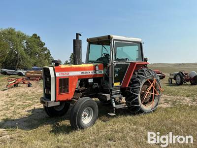 1982 Massey Ferguson 2640 2WD Tractor