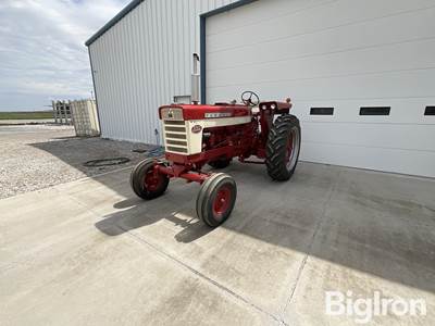 1960 McCormick Farmall 560 2WD Diesel Tractor