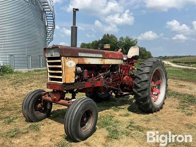 1962 McCormick Farmall 560 2WD Tractor