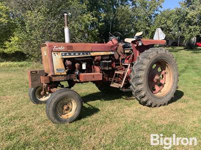 1966 McCormick Farmall F706 Diesel 2WD Tractor