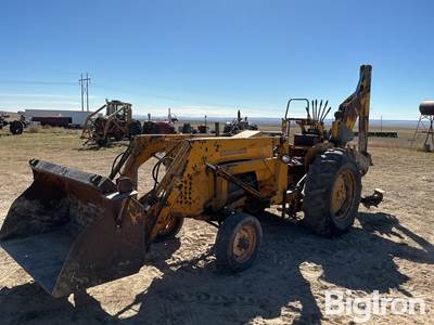 Minneapolis-Moline 445 2WD Tractor w/Loader & Backhoe Attachments