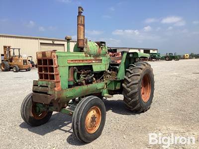 1964 Oliver 1600 2WD Tractor