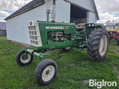 1960 Oliver 1800 2WD Tractor