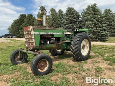 1960 Oliver 1800 2WD Tractor