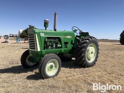 Oliver 880 2WD Tractor