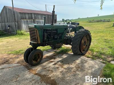 1961 Oliver 880 Tractor