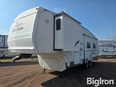 2005 Cedar Creek Silverback 31LBHBS 5th Wheel Camper