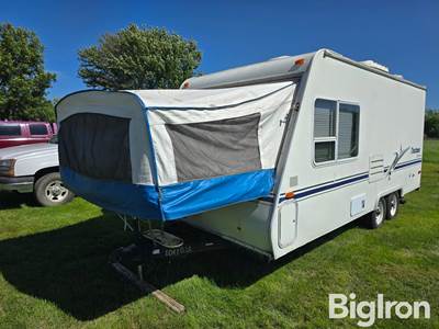 2002 Dutchmen Ultralite Expandable Travel Trailer
