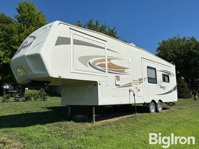 2010 Jayco Eagle Super Lite 31.5’ 5th wheel T/A camper