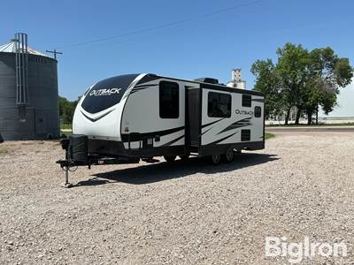 2019 Keystone Outback Ultra-Lite T/A Camper