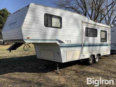 1995 Legacy L265MLSS 26.5’ 5th Wheel Camper