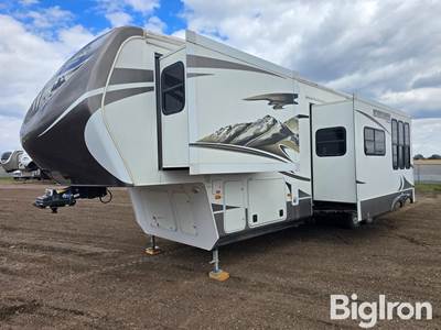 2014 Montana Mountaineer 357THT 5th Wheel Toy Hauler