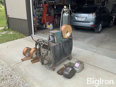Airco 2DCE-S224 Portable Wire Welder w/Supplies