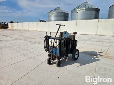 Miller AEAD 200 Welder