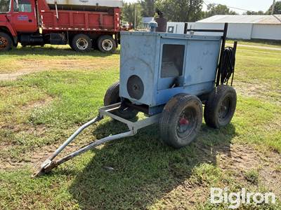 Miller DAV-300L portable welder
