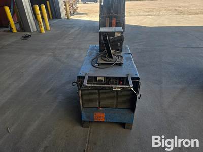 Miller Delta 451 Welder w/ 22A Wire Feeder