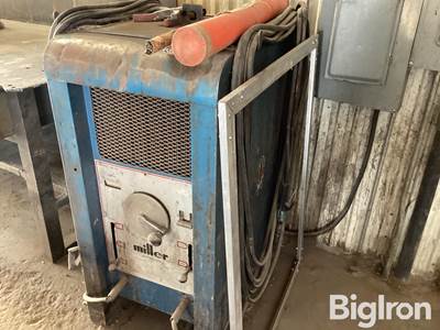 Miller MD-300 AC/DC Arc Welder