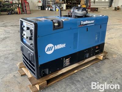 2021 Miller Trailblazer 302 Air PAC Welder/Generator/Air Com/Battery Charger
