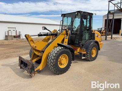 2017 Caterpillar 906M Articulated Wheel Loader