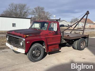 1969 Ford F600 Custom Cab S/A Tow Truck