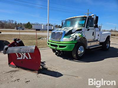 2010 International DuraStar 4300 S/A Tow Truck w/Plow