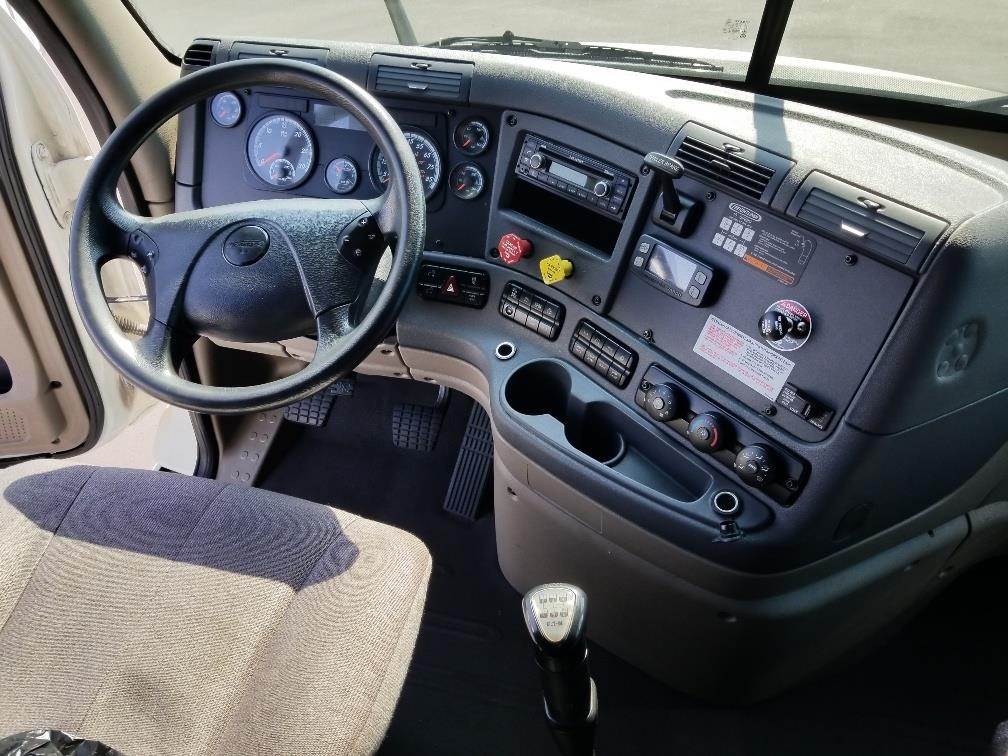 2017 Freightliner Cascadia 113 Evolution Sleeper Semi Truck