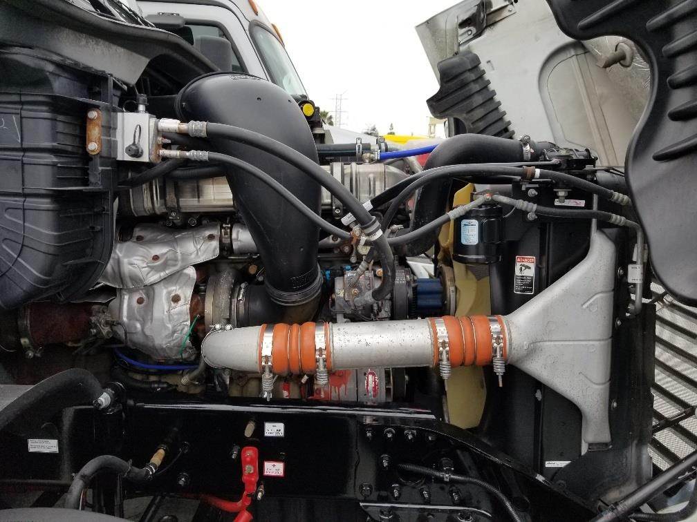 2016 Freightliner Cascadia 125 Evolution Sleeper Semi Truck