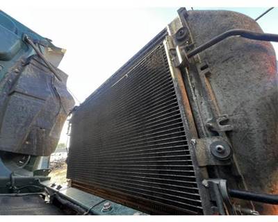Mack Pinnacle CXU612 A/C Condenser for a Mack CXU612