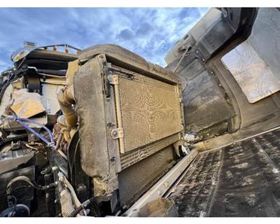 Mack Pinnacle CXU612 A/C Condenser for a Mack CXU612
