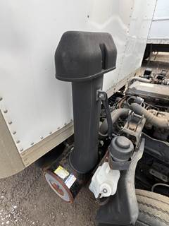 Chevrolet W5500 Air Cleaner / Air Filter Housing