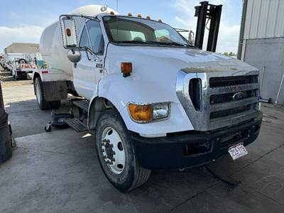 Ford F-650 Air Cleaner / Air Filter Housing for a Ford F650