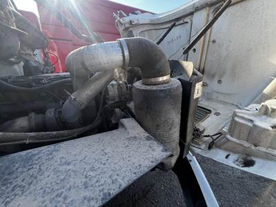 Freightliner FL60 Air Cleaner / Air Filter Housing