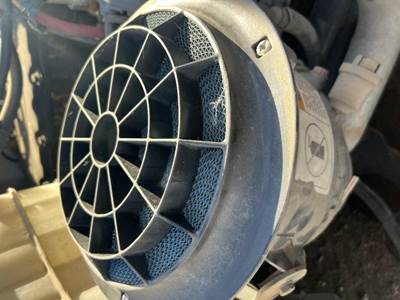 Freightliner M2 106 Air Cleaner / Air Filter Housing