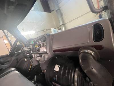 Freightliner M2 106 Air Cleaner / Air Filter Housing