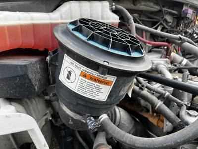 Freightliner M2 106 Air Cleaner / Air Filter Housing