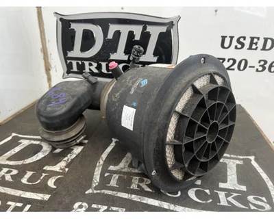 Freightliner M2 106 Air Cleaner / Air Filter Housing